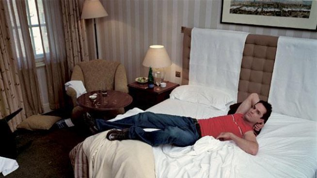 Рупърт Евърет реши: Отново ще живее с мама