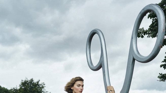 Аризона Мюз на среща с висшата мода в гората