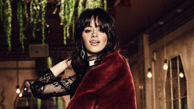 Празниците идват със секси Камила Кабело