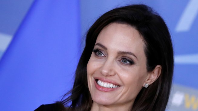 Анджелина Джоли пленена от Киану Рийвс?