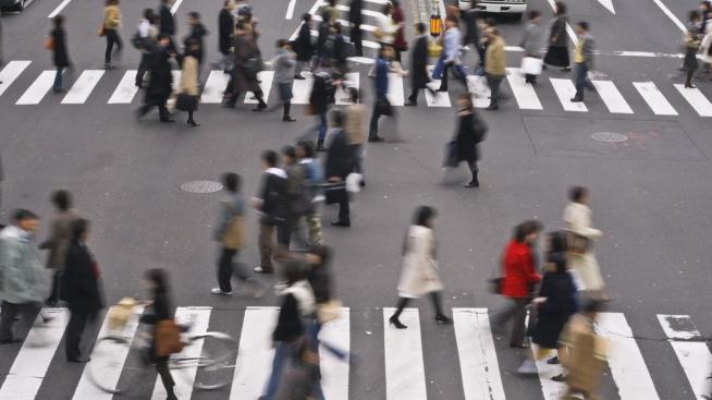 Как работи обществото?