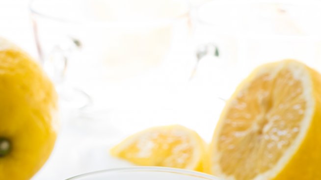 Ползите от водата с лимон