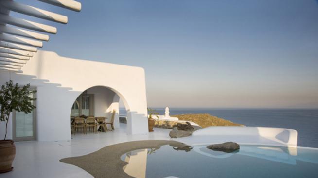 Бяла перла на остров Миконос