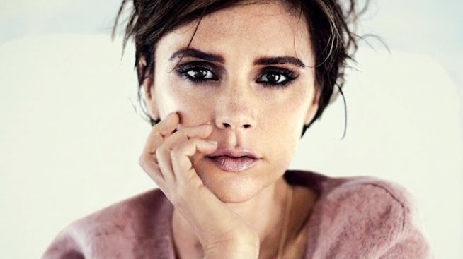 Виктория Бекъм: Слагам децата да спят и си скубя веждите