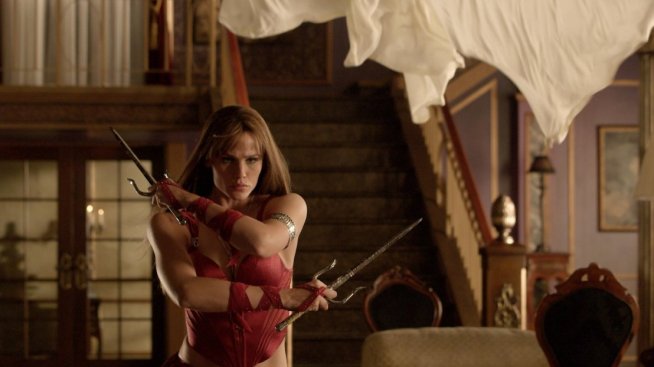 Как Дженифър Гарнър вае мускули и поддържа формата си