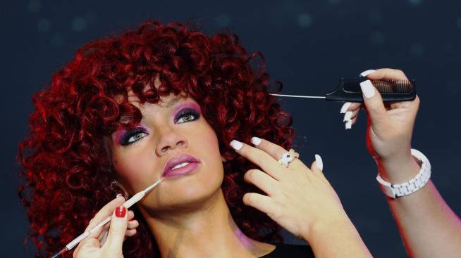 Поляха с восък и Риана