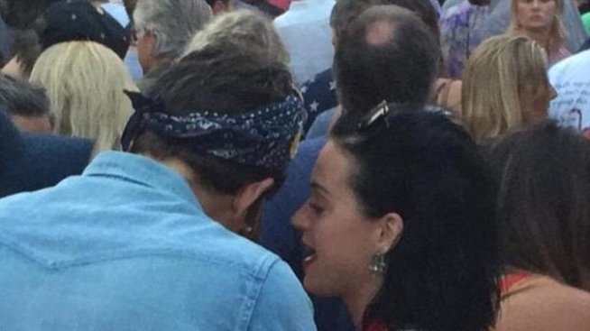 Кейти Пери и Джон Майър продължават да са заедно