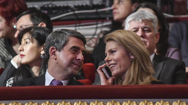 Деси Банова кара ски с Плевнелиев