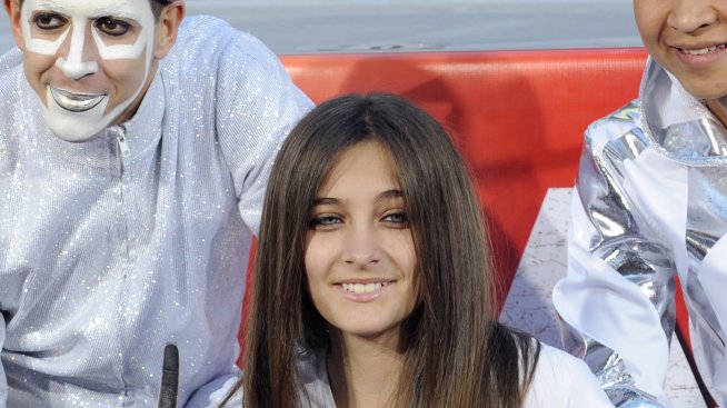 Парис Джексън ще си прави татуировка в чест на баща си