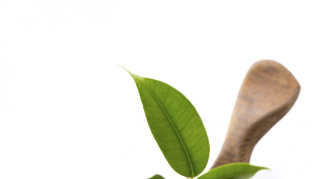 Скраб за крака със сол и мента