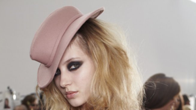 С грим като за карнавал