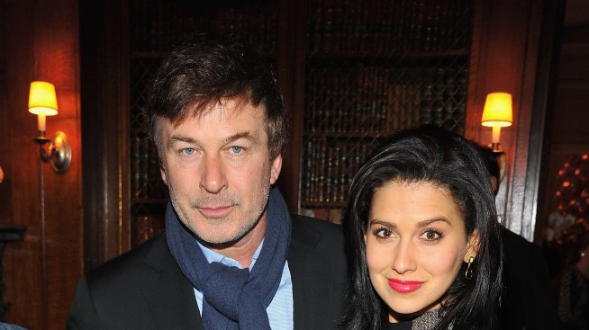 Булката на Алек Болдуин го подмлади