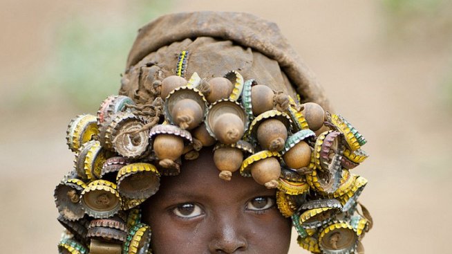 За какво едно етиопско племе използва нашите боклуци