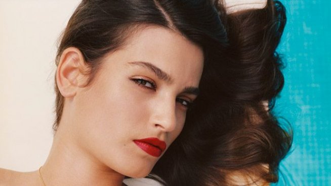 Любов по Chanel: Камелията не е цвете