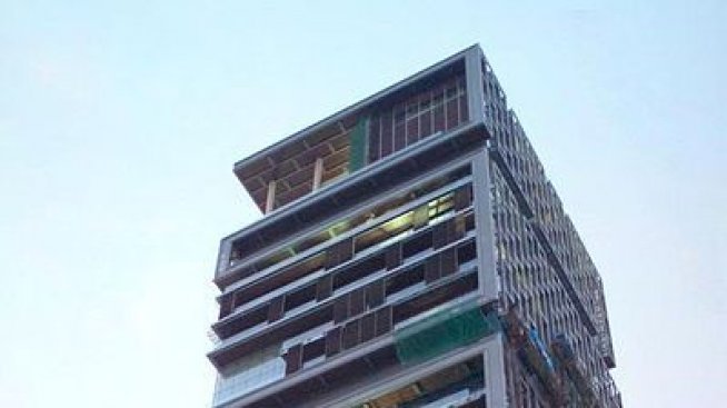 Най-богатият индиец обитава най-скъпия дом на света