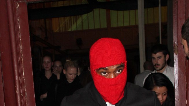 На Кание Уест му е студено в Париж