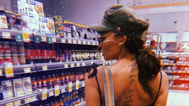 Чар или бедствие: Николета с изглед отзад в супермаркет