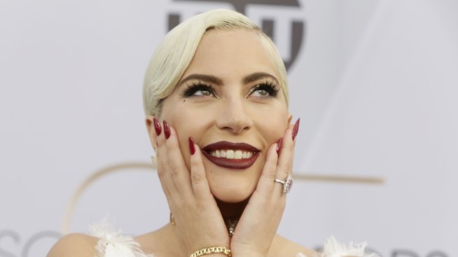 Dior й приляга: Лейди Гага с тоалет от модния подиум