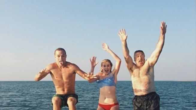 Айрланд Болдуин отиде на почивка с гаджето си и с баща си