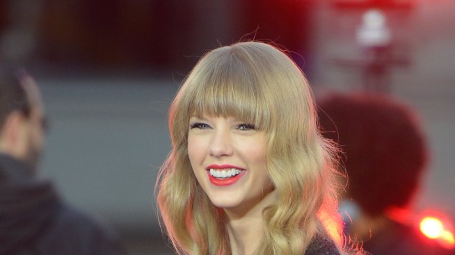 Тейлър Суифт "задушавала" гаджетата си