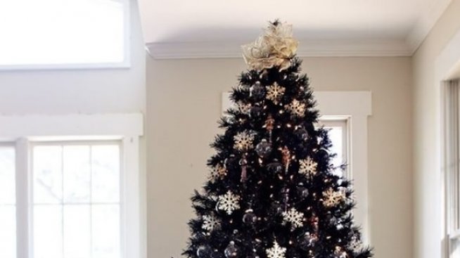 Черна коледна елха – хит в САЩ и Русия