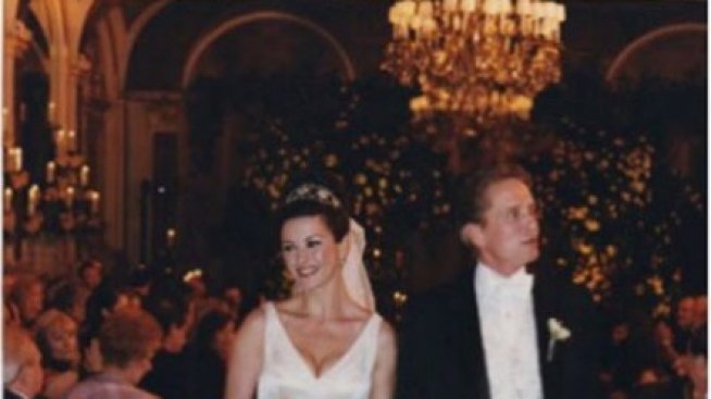 Катрин Зита-Джоунс поздрави Майкъл за 17-ата им годишнина