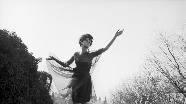 Винтидж вдъхновение: Летящата жена на Мелвин Соколски