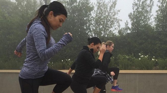 Кортни Кардашян лекува любовната си мъка със спорт