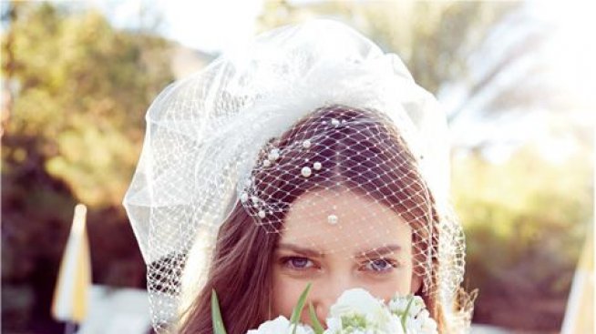 Лятна сватба до басейна