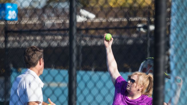 Папараци: Ребел Уилсън топи кила с тенис