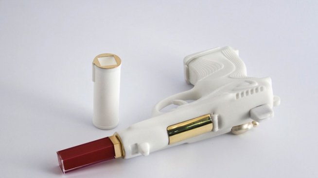 Красиво, голо оръжие