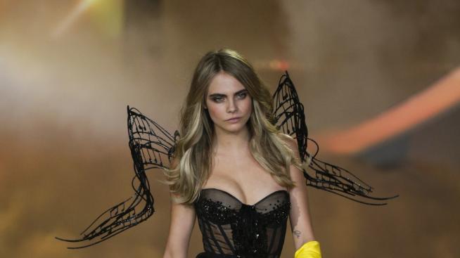 Кара Делевин и Мишел Родригес ще живеят заедно