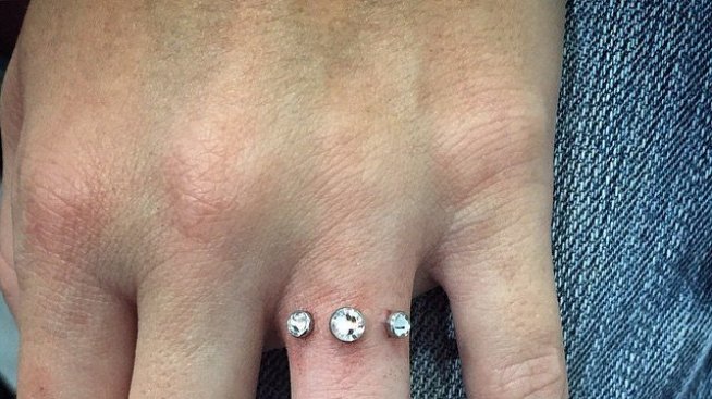 Смееш ли? Инкрустиран диамант вместо годежен пръстен