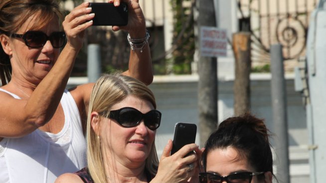 Синът на Сандра Бълок излиза „по мъжки” с Джордж Клуни