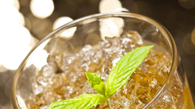 Ментов джулеп - свеж алкохолен коктейл за лятото