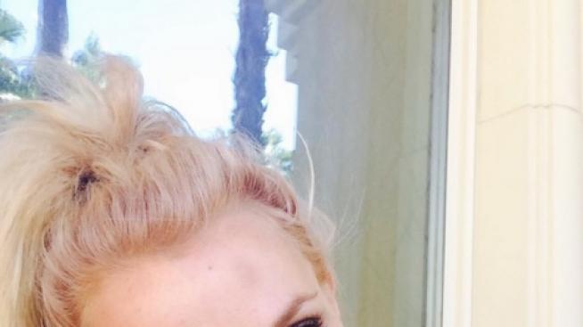 Бритни пак сгафи, заклещи се за дърво (ВИДЕО)