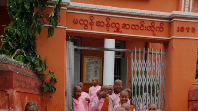 Училищните униформи по света