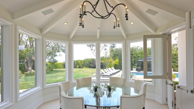 Срещу 10 млн. долара: Имението на Роби Уилямс