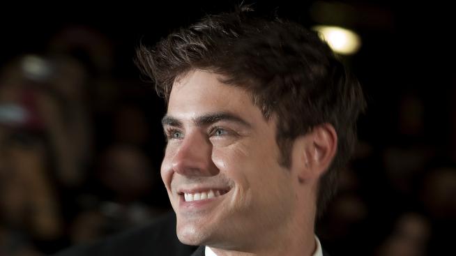 Лили Колинс помага на Зак Ефрон да стои трезвен