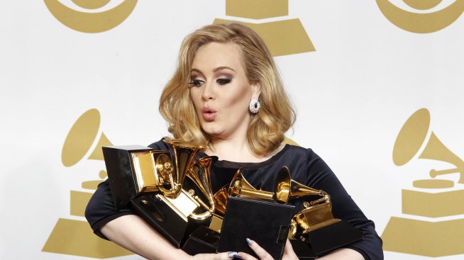 Наградите "Грами" - почит към Уитни, Ейми и Стив Джобс