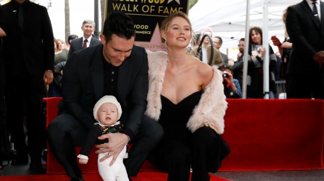 Любов от пръв поглед: Адам Лавин и Бехати Принслу показаха бебето си