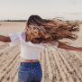 7 прически на дълги пластове, които звездите обожават