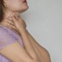 Усещане за буца в гърлото – 8 потенциални причини за стягане в гърлото
