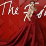 Червена рокля за червения килим – Флорънс Пю впечатли с Valentino