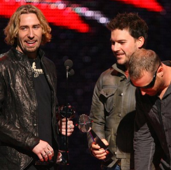 Младежите от Nickelback отново си тръгнаха с награда. Браво, момчета, рокът не е мъртъв.