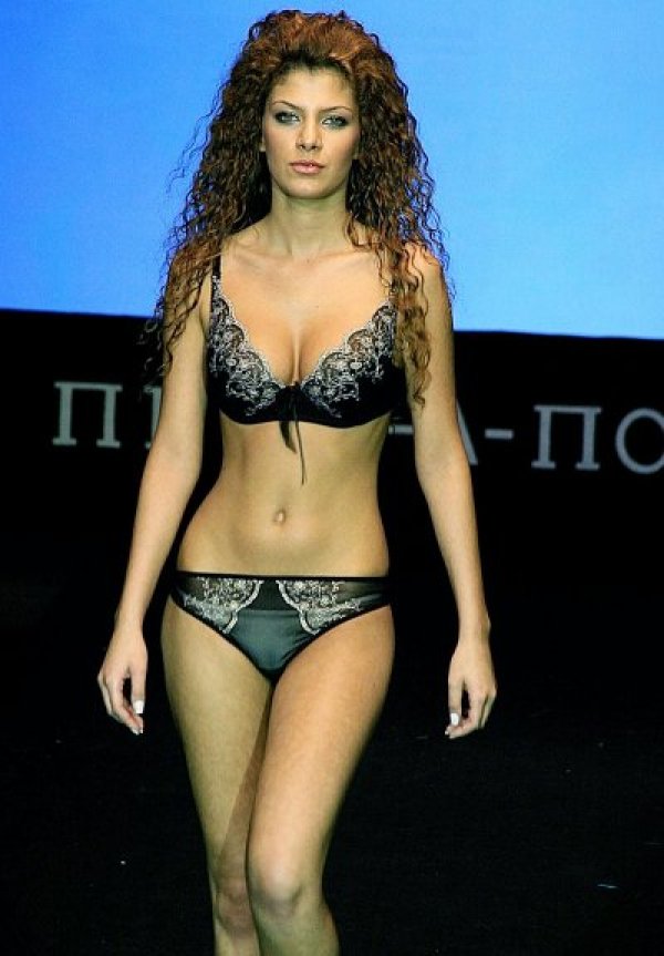 И през 2007 година основните цветове при бельото ще са черно и бяло.