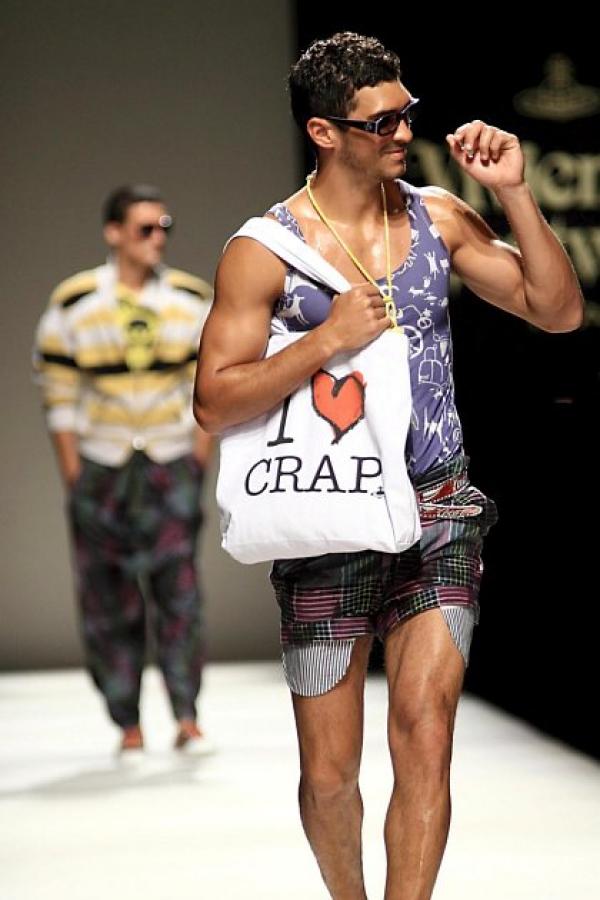 Но и при нея цветовете бяха в изобилие, Vivienne Westwood. снимка: БГНЕС