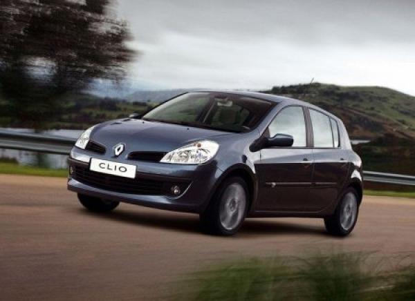 Този красавец тук е на второ място, но това не е просто кола а Renault Clio, колата която диша във врата на първенеца с някакви си 6000 бройки разлика. Ако имаме предвид бързината, с която я разграбват (само за година отчита ръст от 28%) може да се каже,