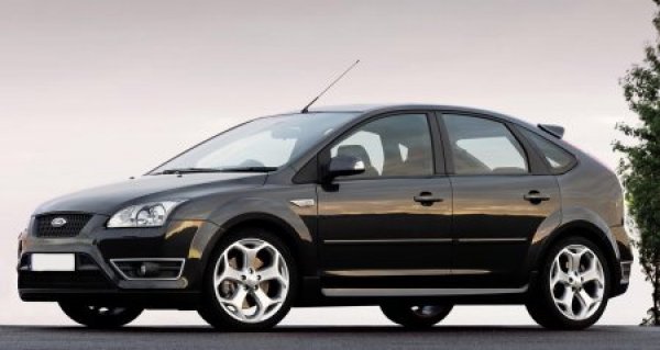 На трето място е Ford Focus, най-продаваната кола във Великобритания. С 418,490 продадени бройки в Европа за 2006 тази кола наистина е спечелила сърцата на много мъже.