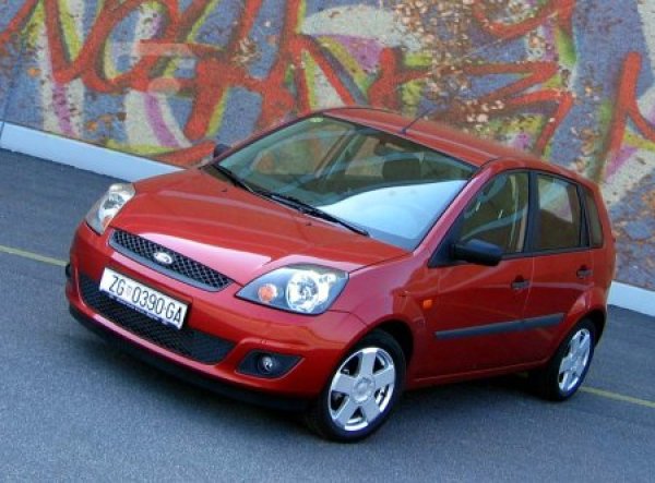 От Ford могат да се похвалят, че са единствената неевропейска компания, която присъства в класацията и то два пъти. Ford Fiesta е любимата кола на агенциите за отдаване на коли под наем и с неочакван ръст от 8,4% се нарежда на шеста позиция.